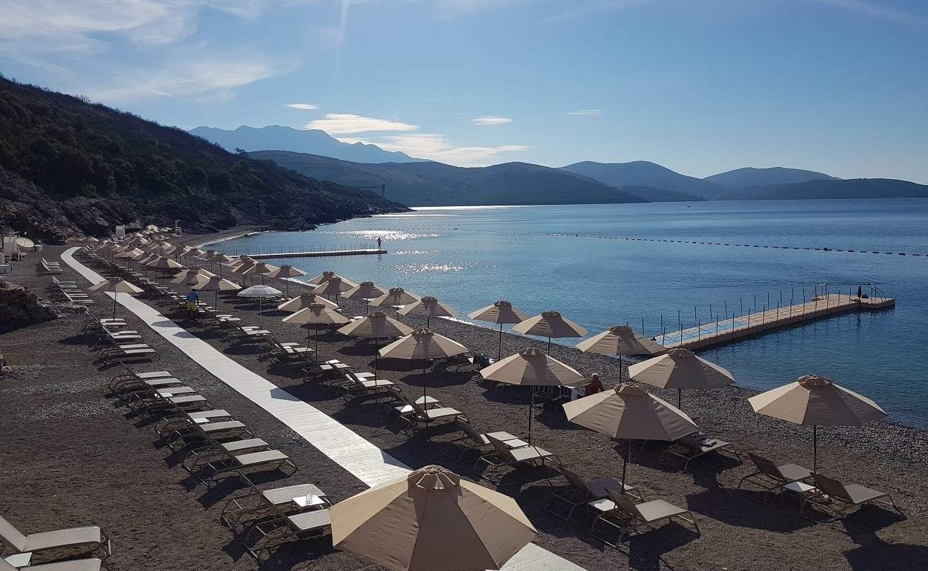 Strand des Luxushotels in Montenegro