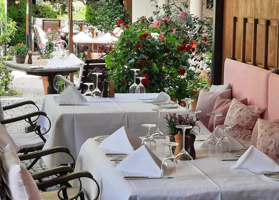 Idylle im Wirtsgarten von Aying