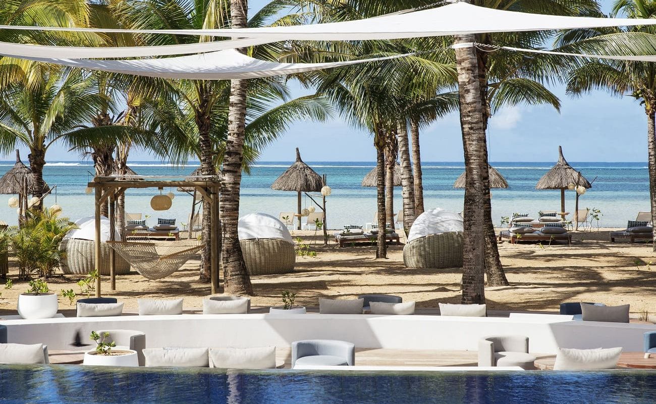 Stylischer Beach Club C-Club im Heritage Le Telfair
