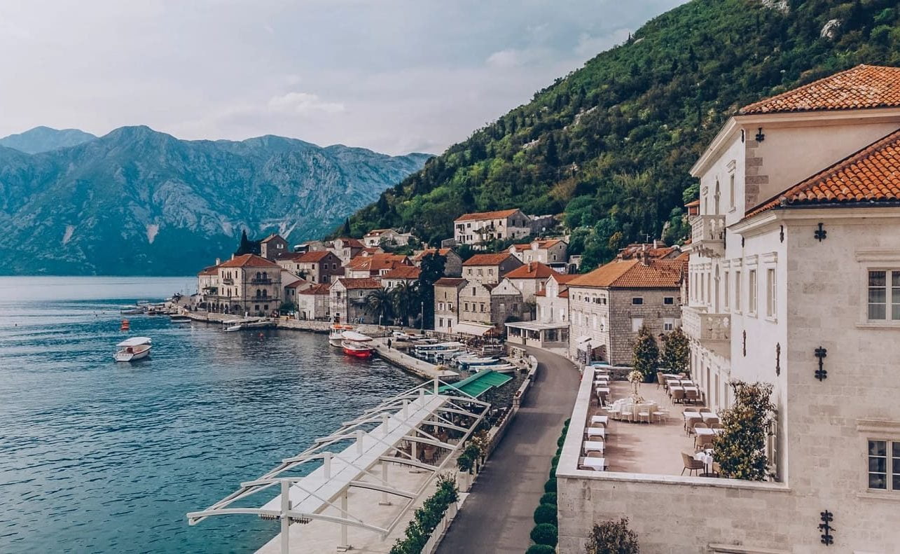 Blick vom Grand Heritage Perast in die Bucht von Kotor