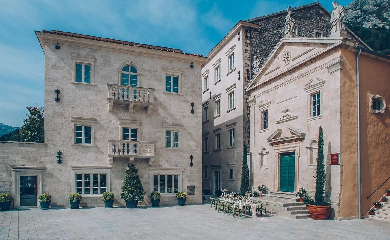 Eingang zum Grand Heritage Perast