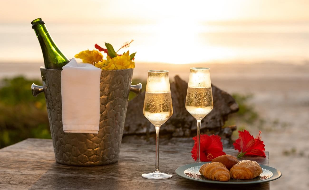 Champagner Frühstück am Strand von Sansibar