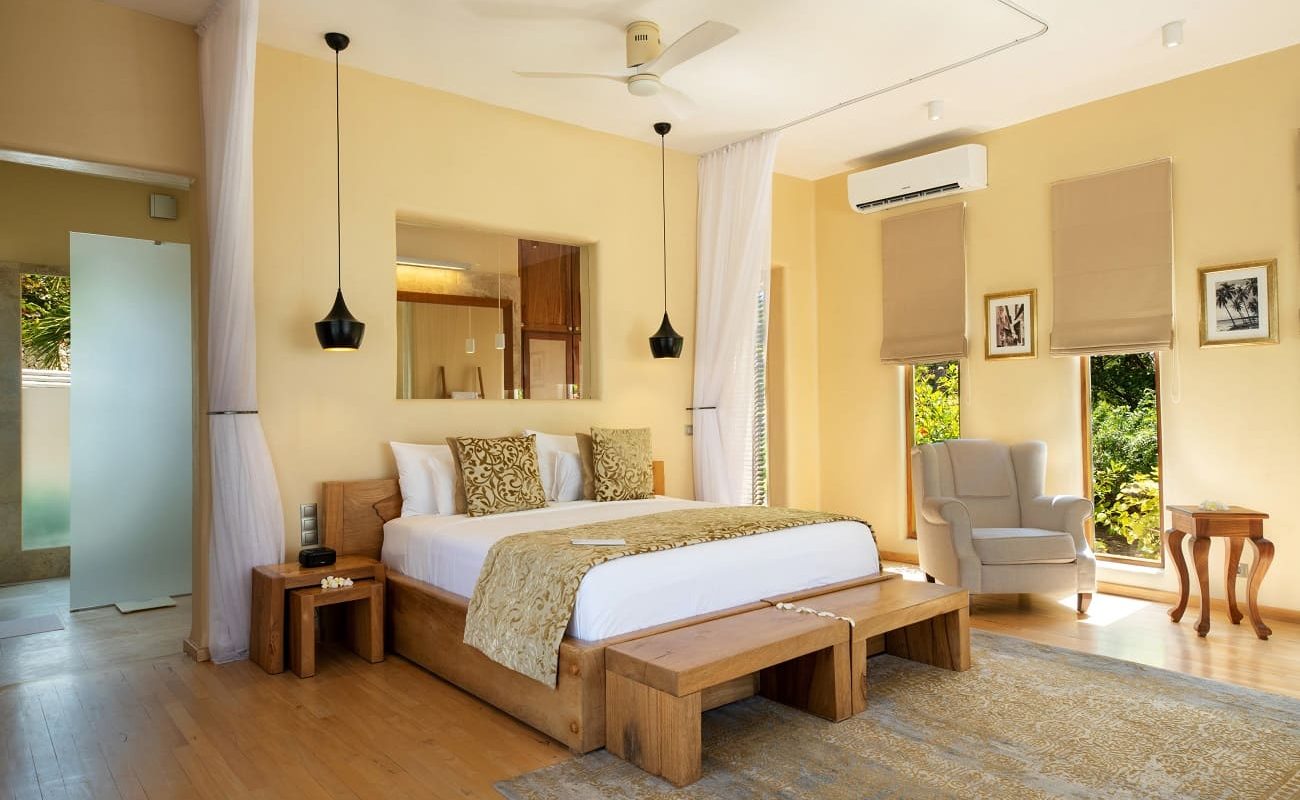 Schlafzimmer einer Villa im Zanzibar White Sand Luxury Villas