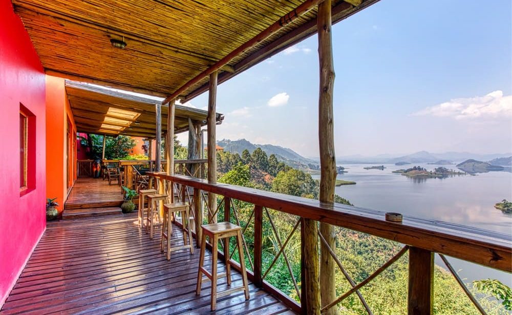 Veranda des Haupthauses der Chameleon Hill Lodge