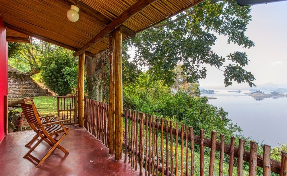 Veranda mit herrlicher Aussicht in der Chameleon Hill Lodge