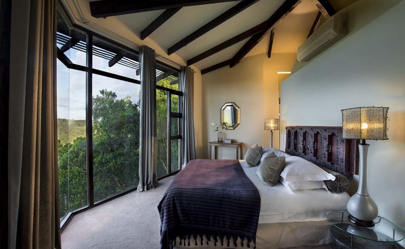 Schlafzimmer einer Villa in Tsala