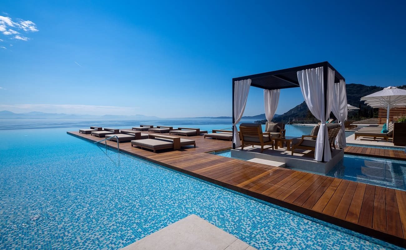 Infinity Pool des Luxushotels auf Korfu