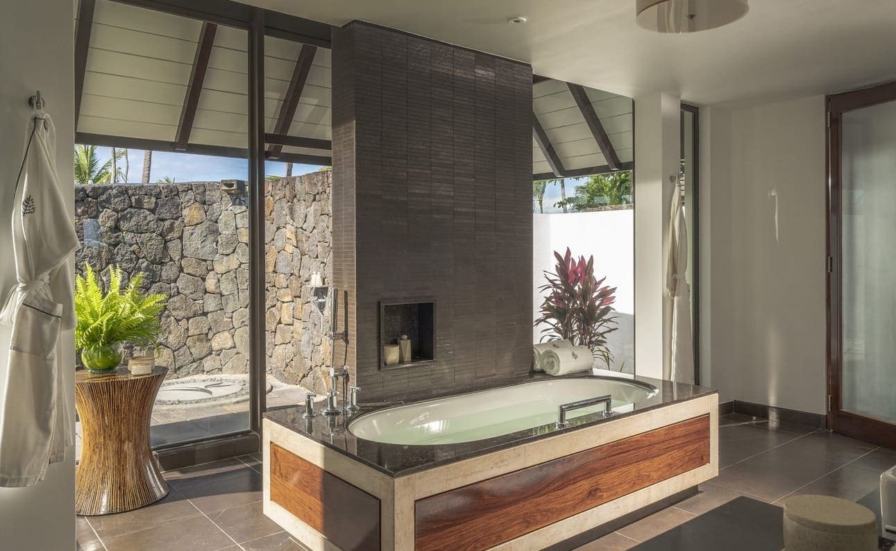 Badezimmer einer Villa im Four Seasons Mauritius at Anahita