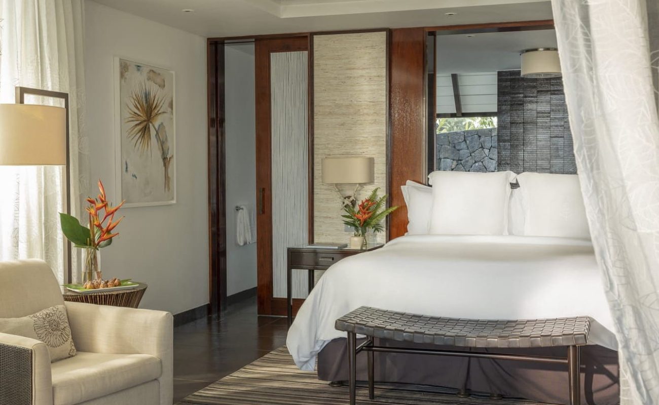 Schlafzimmer einer Villa im Four Seasons Mauritius at Anahita