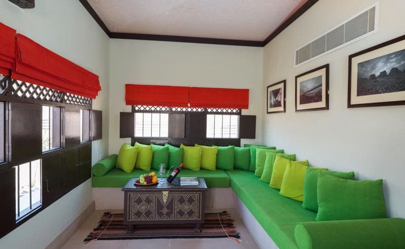 Wonzimmer einer Two Bedroom Suite im Desert Night Camp