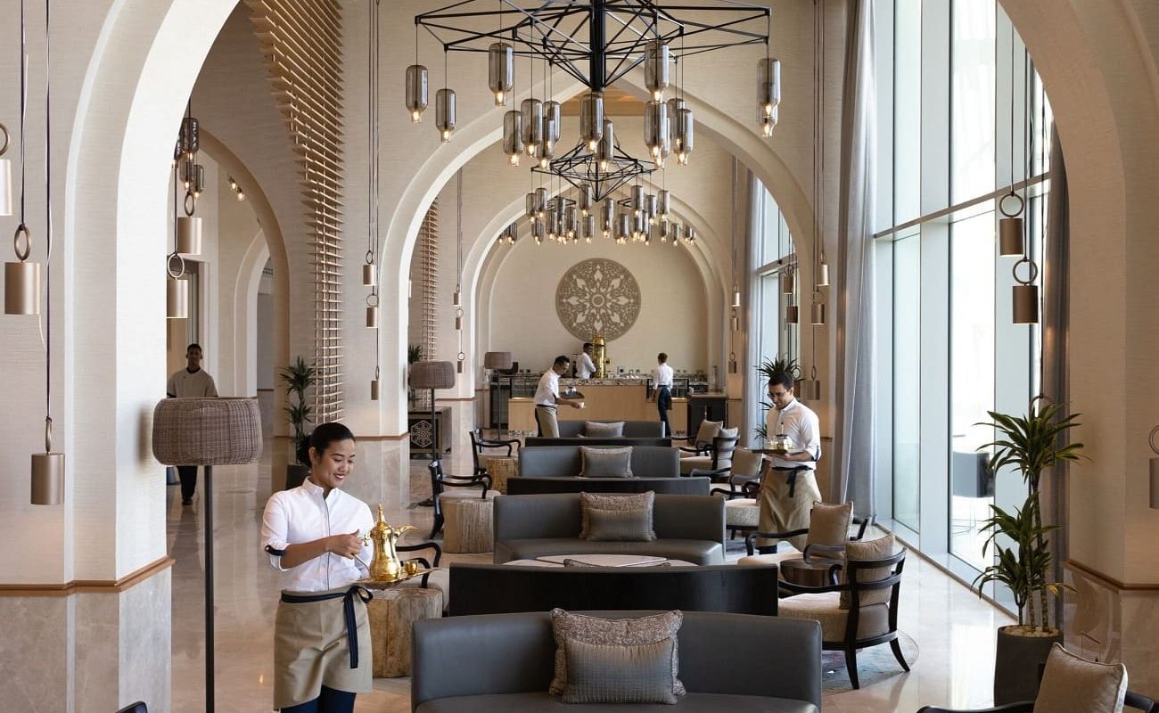 Tarini Lounge in der Lobby des Luxushotels in Muscat