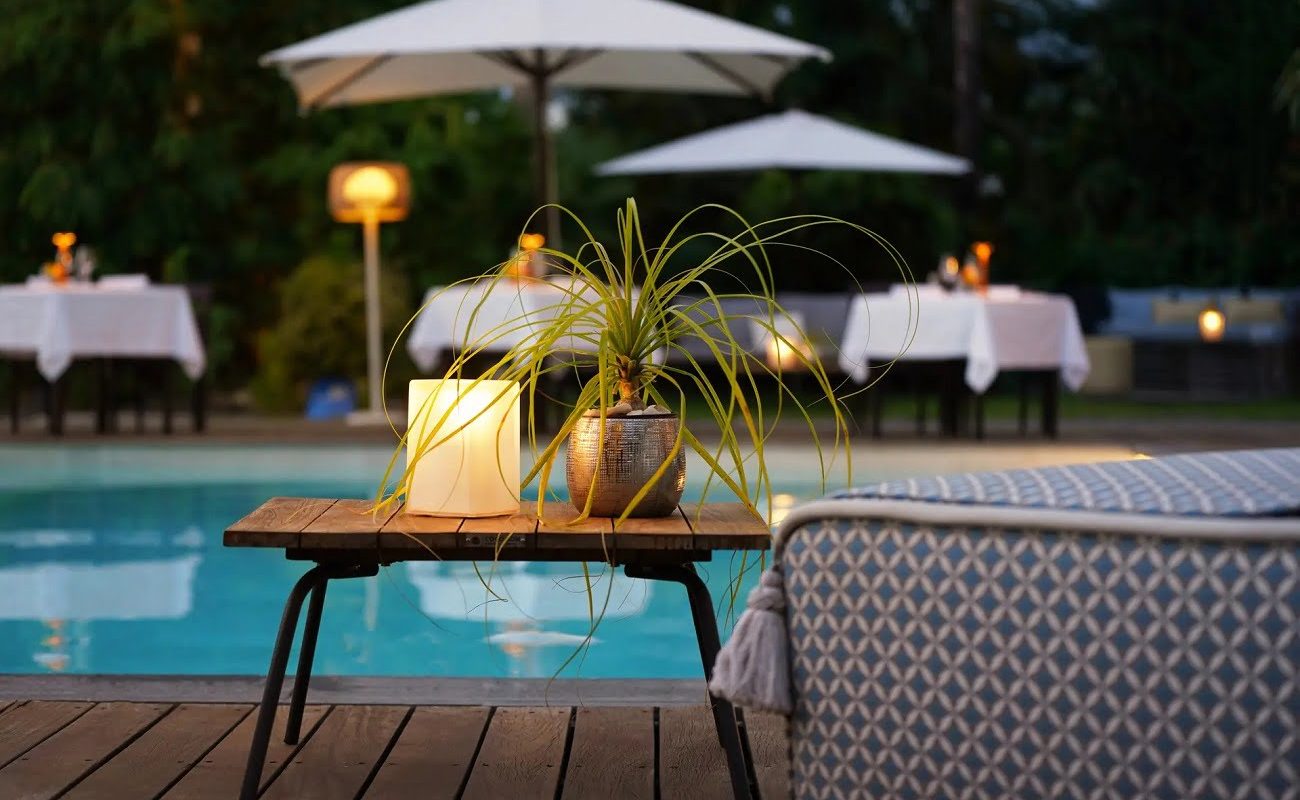 Abendstimmung am Pool des Blue Margouillat La Réunion