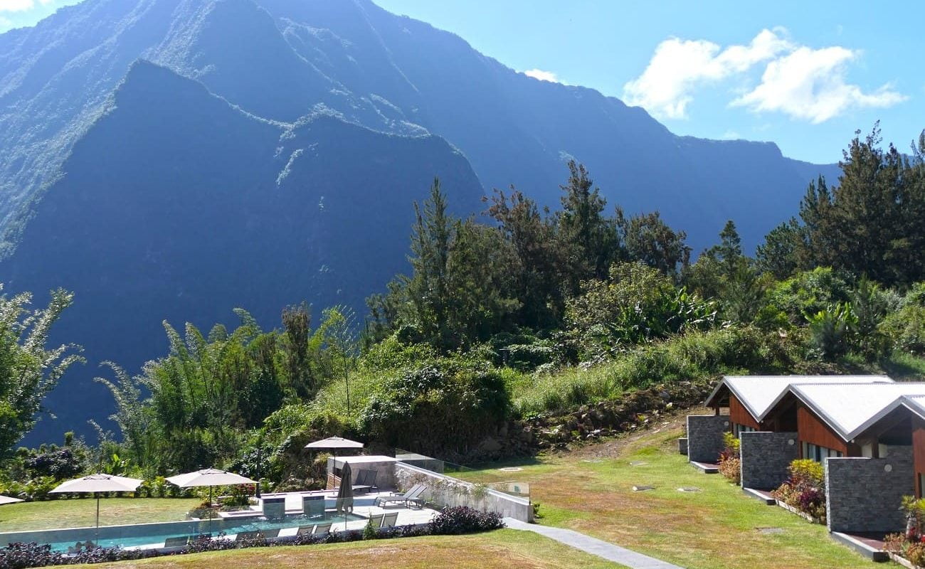 Sarana Hotel & SPA Pool Berge Vor herrlicher Bergkulisse - das Sarana Hotel