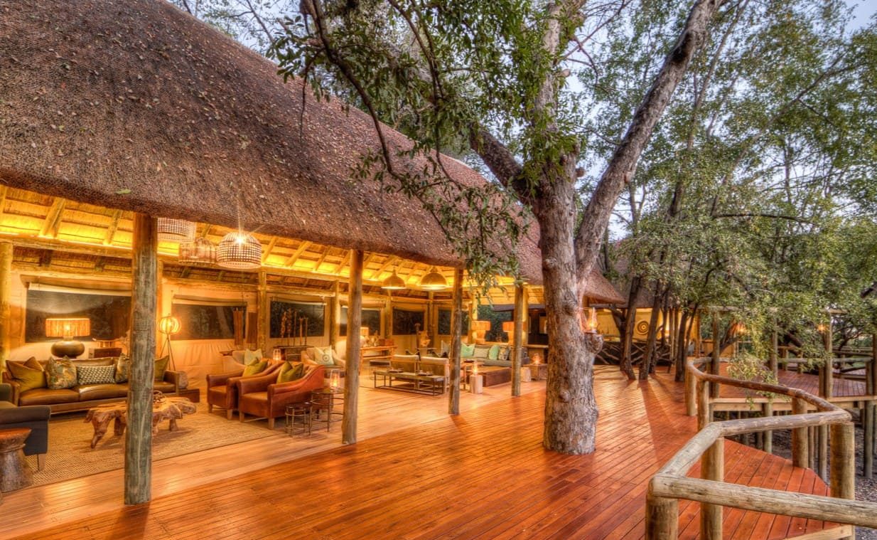 Camp Moremi Haupthaus Lounge