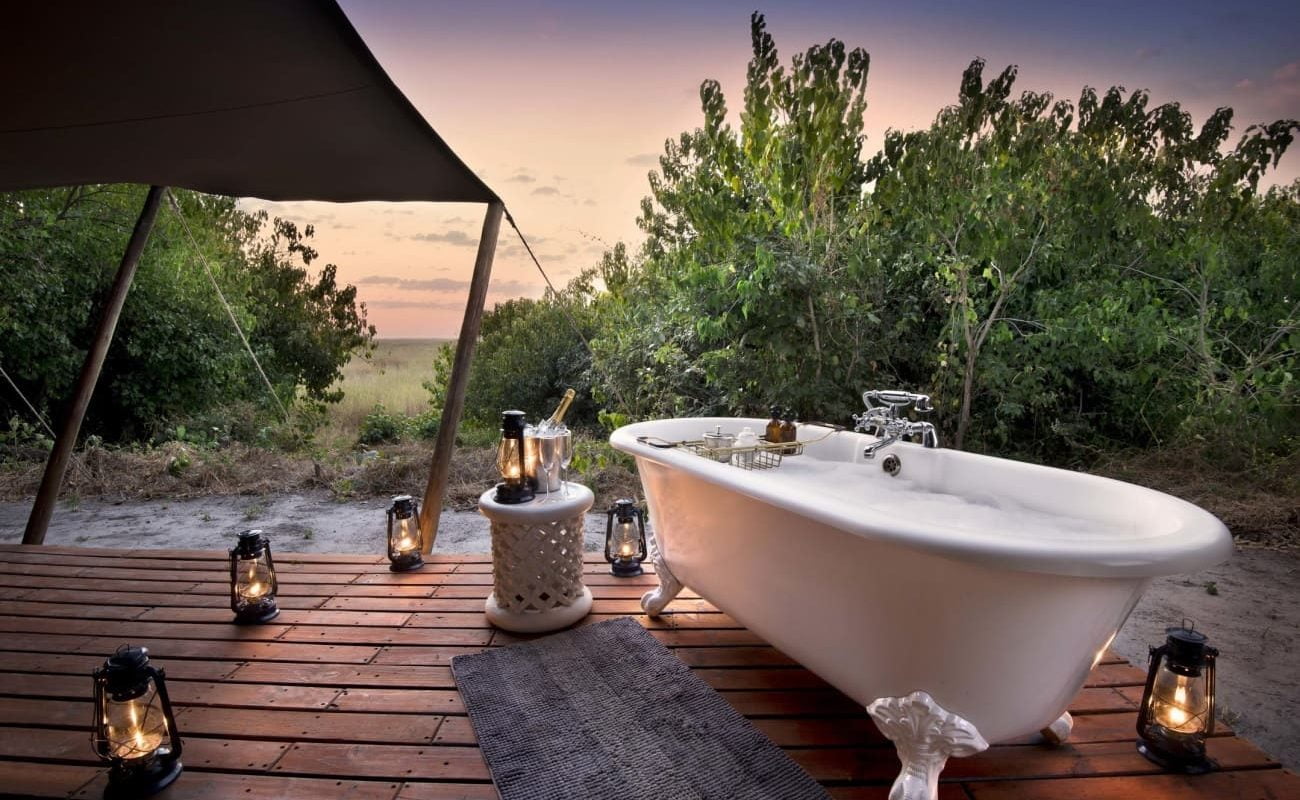 Linyanti Bush Camp Zelt Veranda Badewanne Romantische Stunden im Linyanti Bush Camp