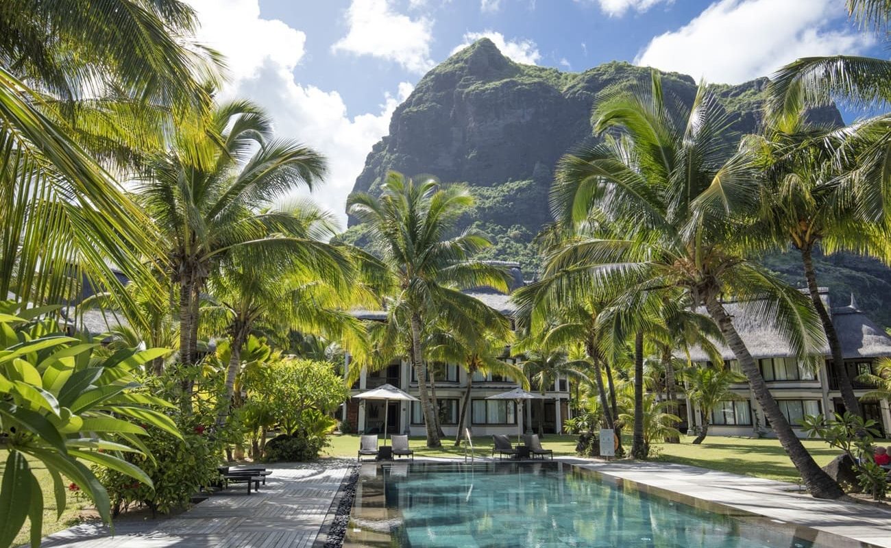 Pool in der Anlage des Dinarobin