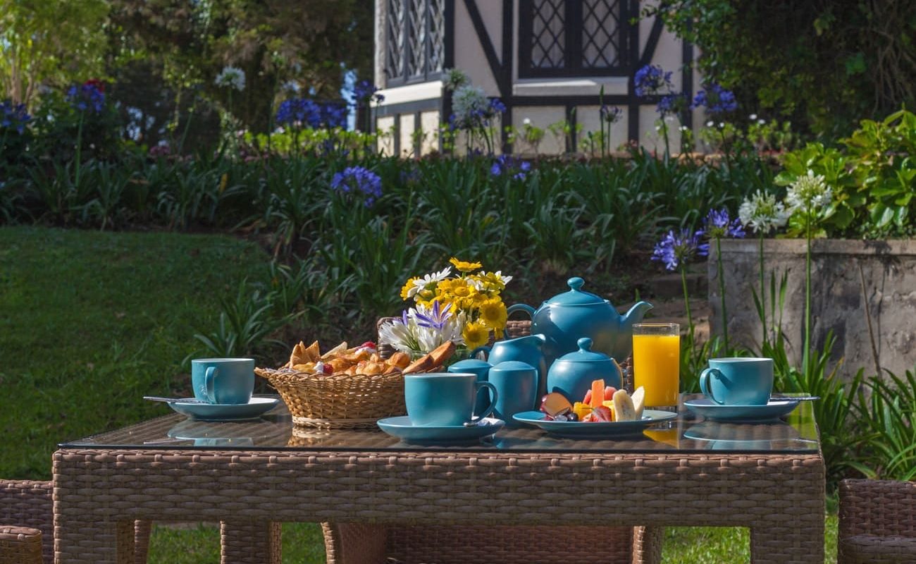 Frühstück im kleinen Luxushotel bei Shanthipura