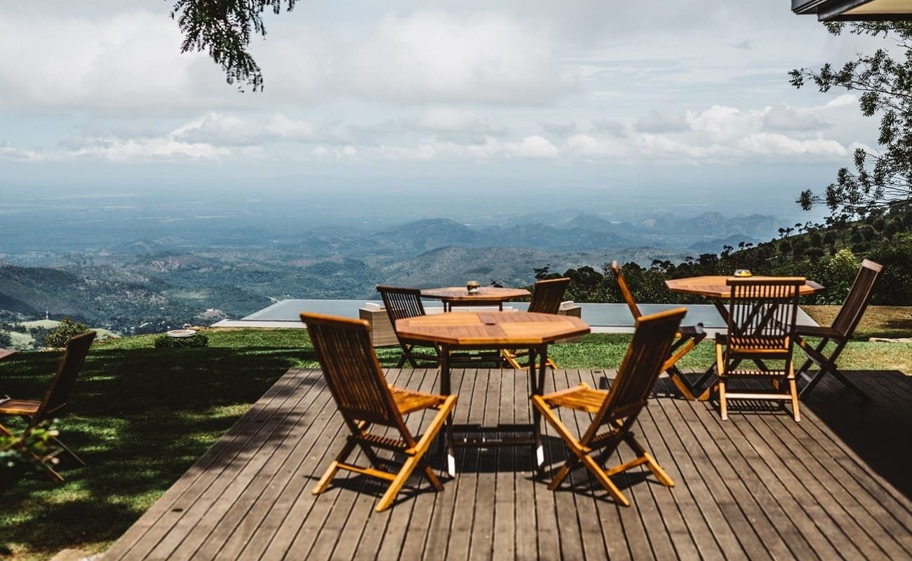 Thotalagala Veranda und Pool Blick von Thotalagala ins Haputale Escarpment
