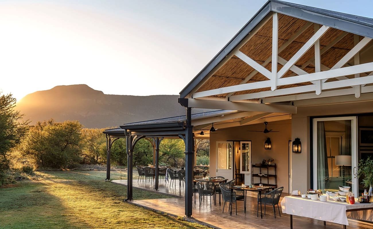 Samara Karoo Lodge Veranda Frühstück Frühstück in der Samara Karoo Lodge, Südafrika