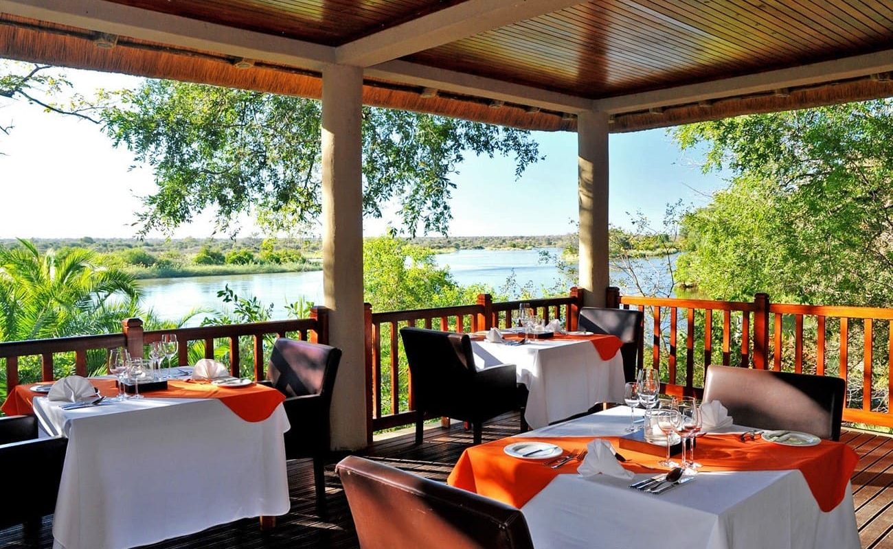 Lunch mit Blick auf den Okavango River