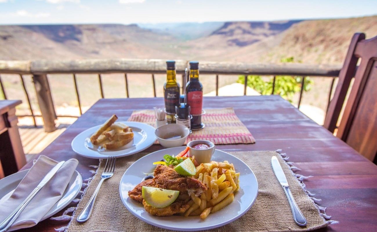 Lunch und Dinner in der Grootberg Lodge