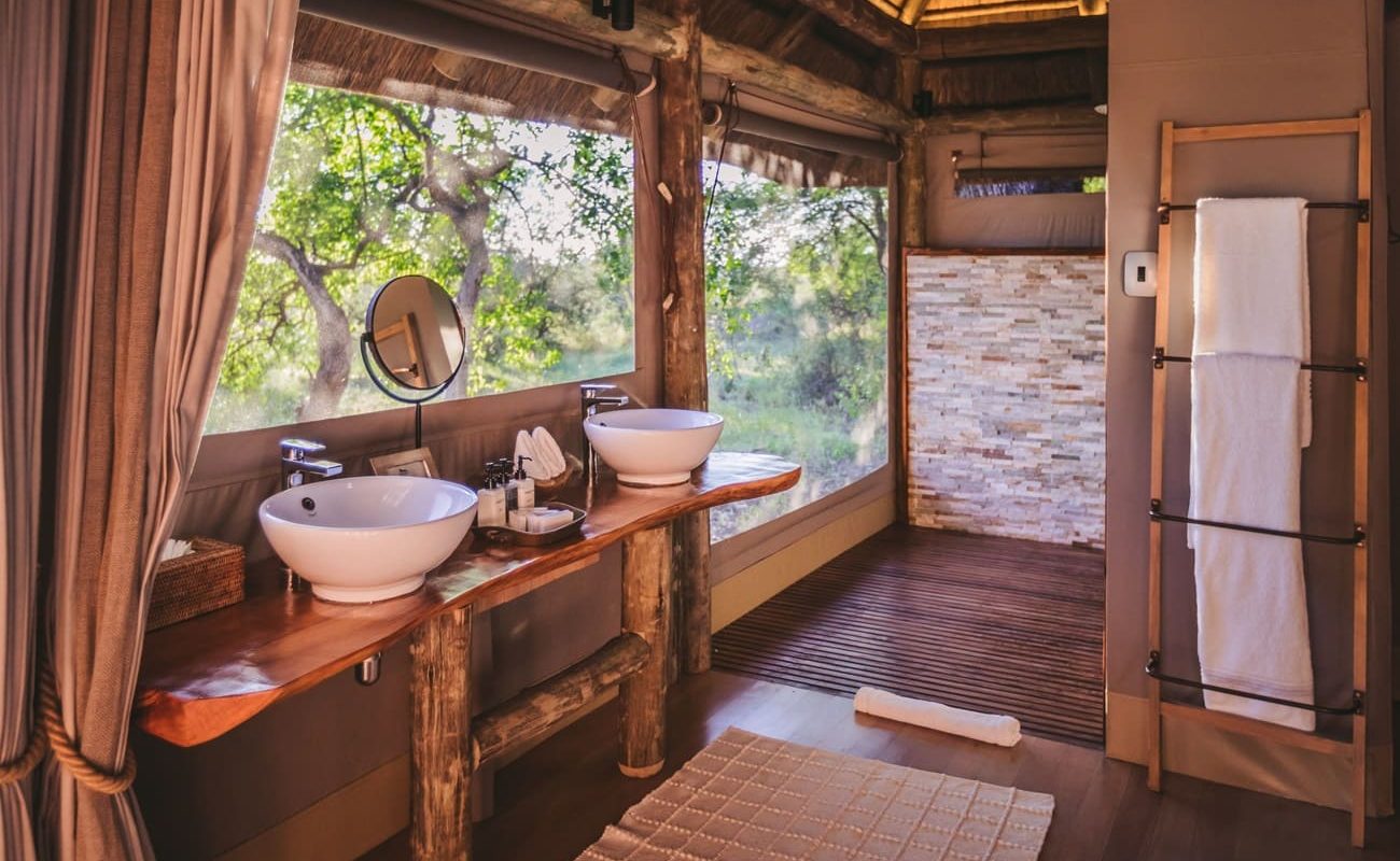 Camp-Moremi-Zelt-Bad Bad eines Zeltes im Camp Moremi