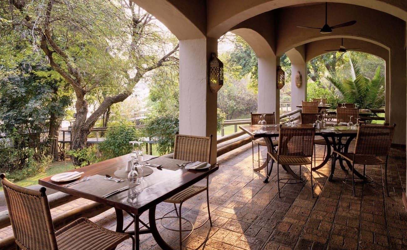 Haupthaus Veranda Dinner Chobe Game Lodge