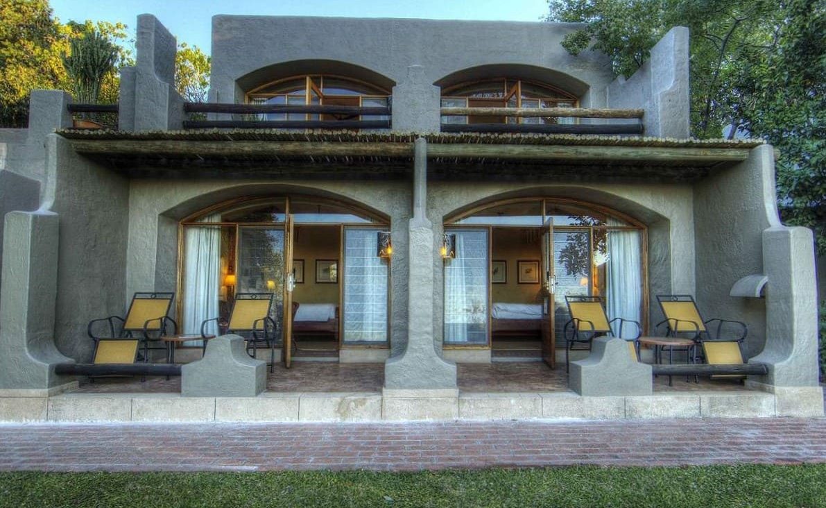 Blick auf die Zimmer von außen, Chobe Game Lodge