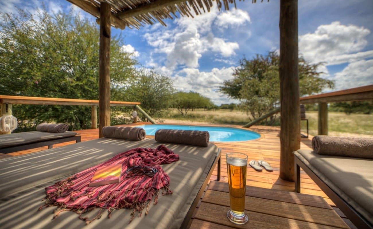 Nachmittag am Pool von Dinaka