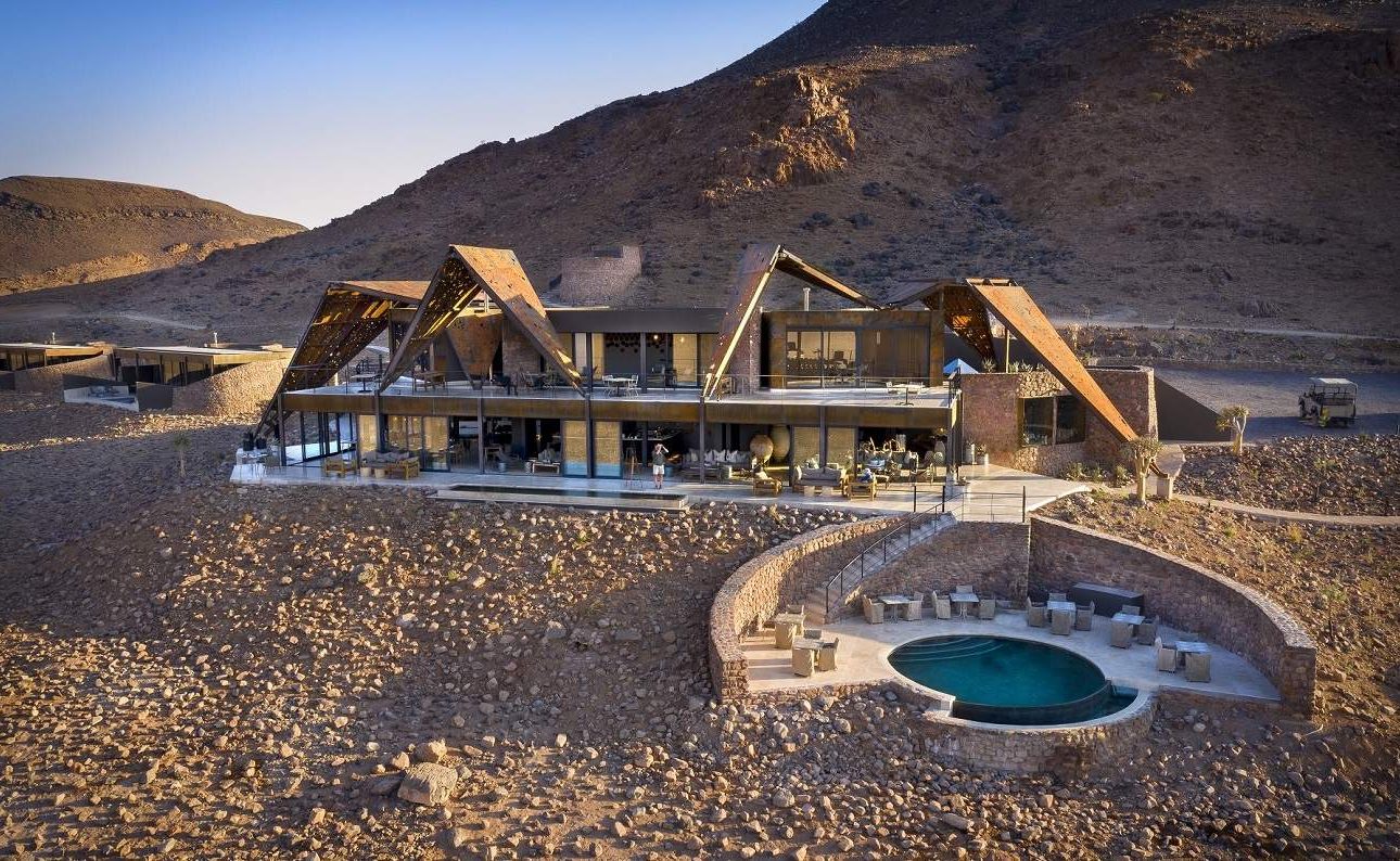 Namibia privat luxuriös Sossusvlei Desert Lodge Haupthaus