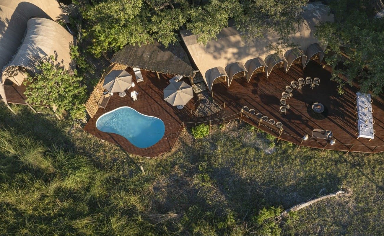 Okuti Aerial View Blick auf den Pool von Okuti