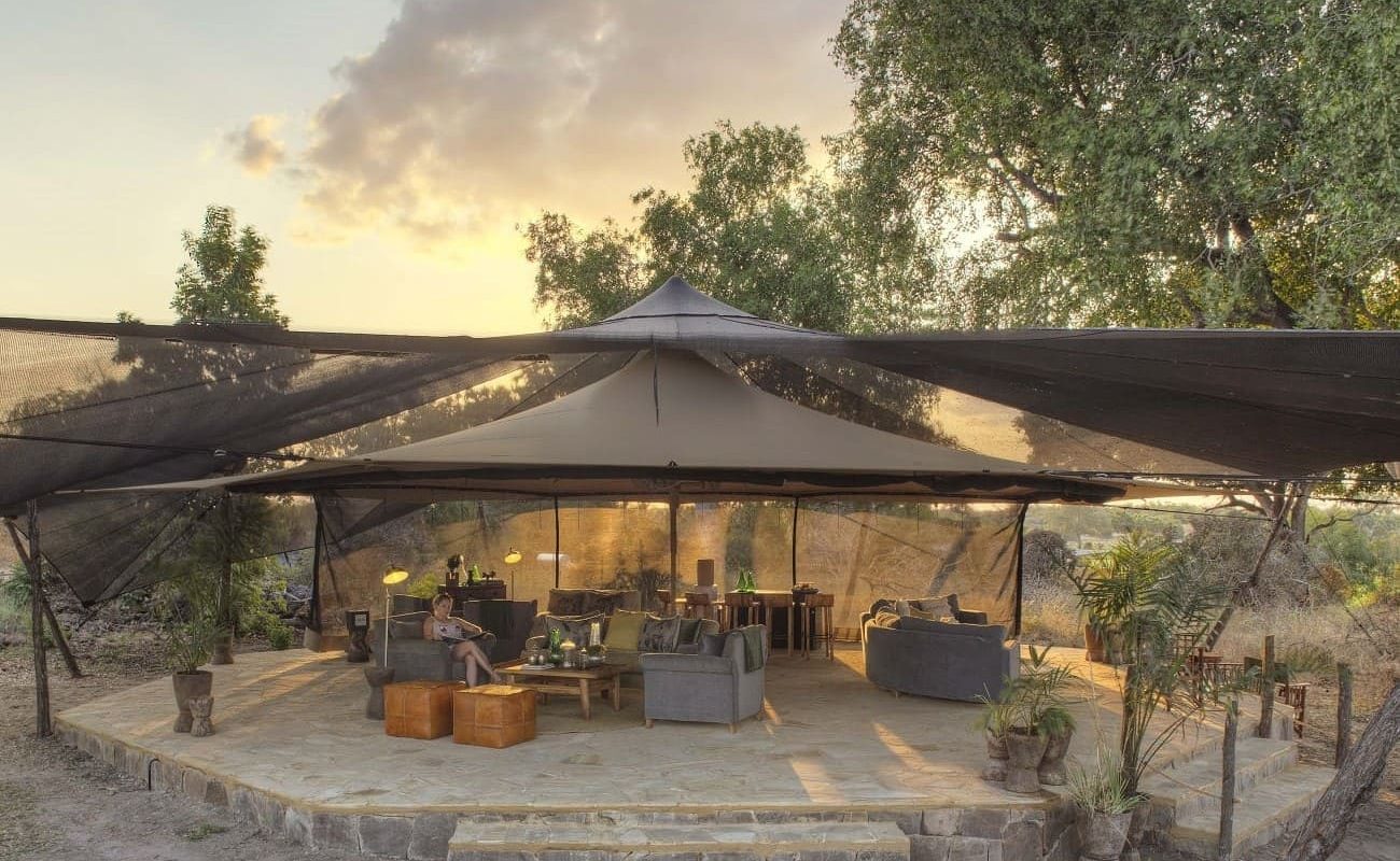 Süd-Tansania exklusiv Roho ya Selous Lounge Haupthaus von Roho ya Selous