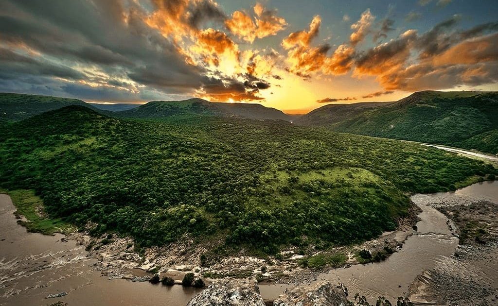 Babanango Game Reserve Sonnenuntergang Tal Die herrliche Landschaft im Babanango Game Reserve