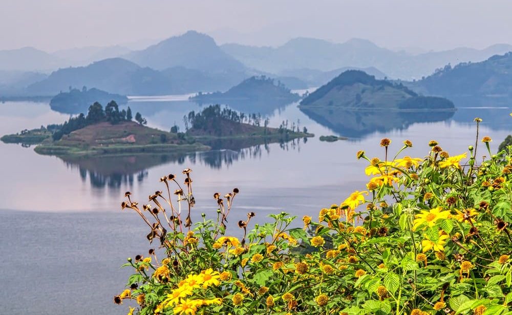 Gorilla Express Lake Mutanda Am Lake Mutanda, Uganda
