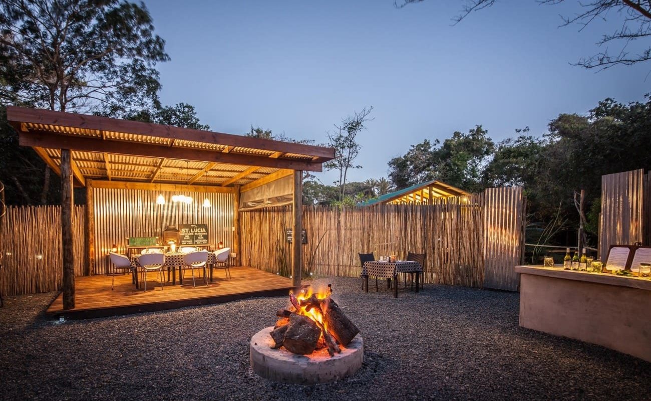 Makakatana Boma Feuerstelle An der Boma in Makakatana