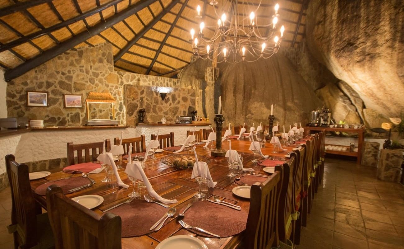 Big Cave Dinner Dinner im Big Cave Camp, Matobo