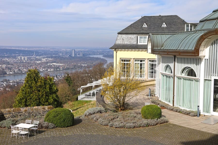 Grand Hotel Petersberg mit Blick auf Bonn