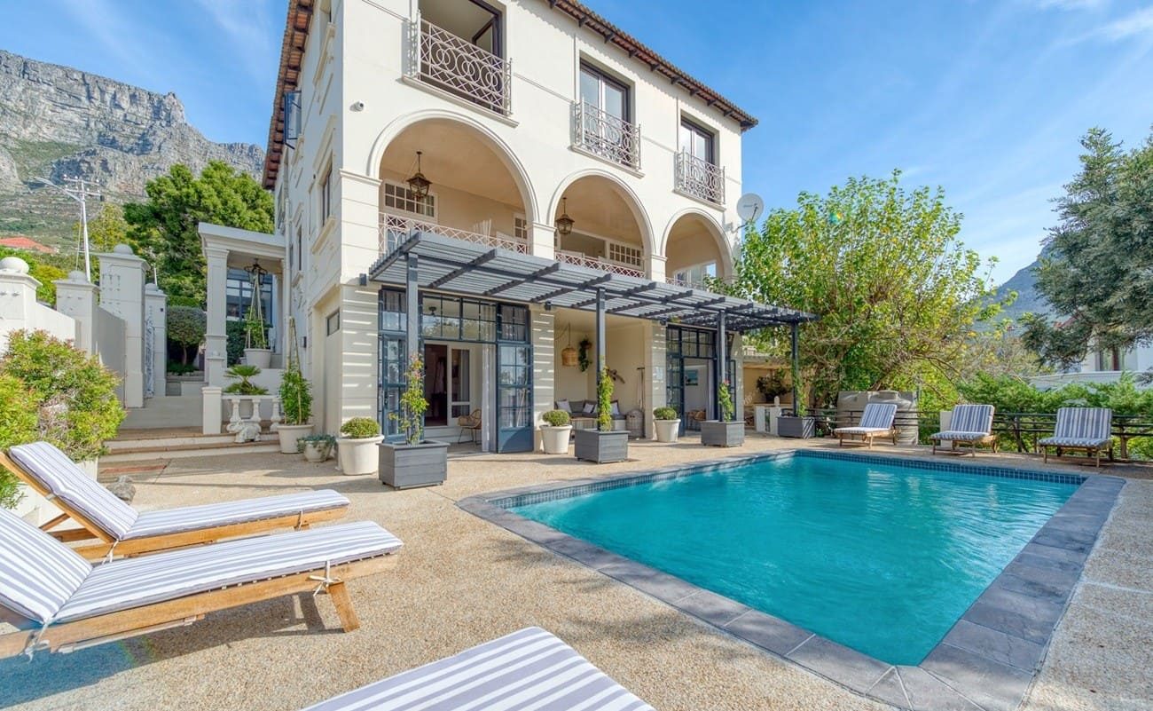 De Tafelberg Pool Pool des De Tafelberg Guest Houses Kapstadt