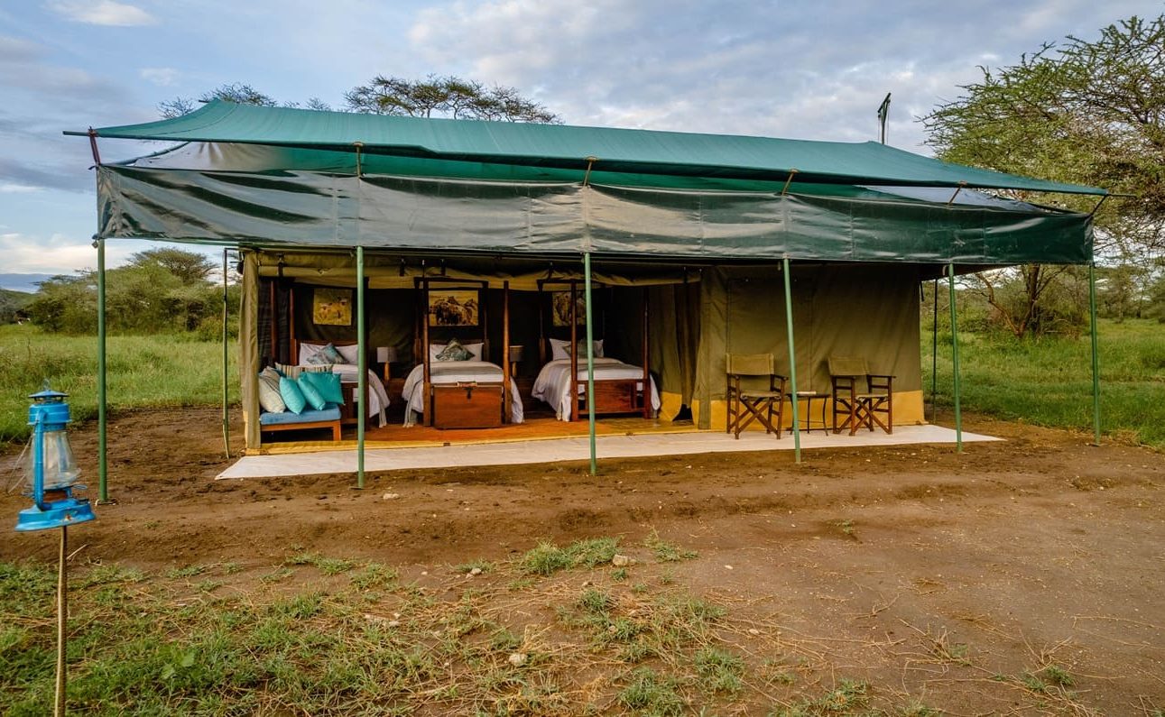 Angata Migration Camp Zelt außen Blick auf ein Zelt im Ang'ata Migration Camp