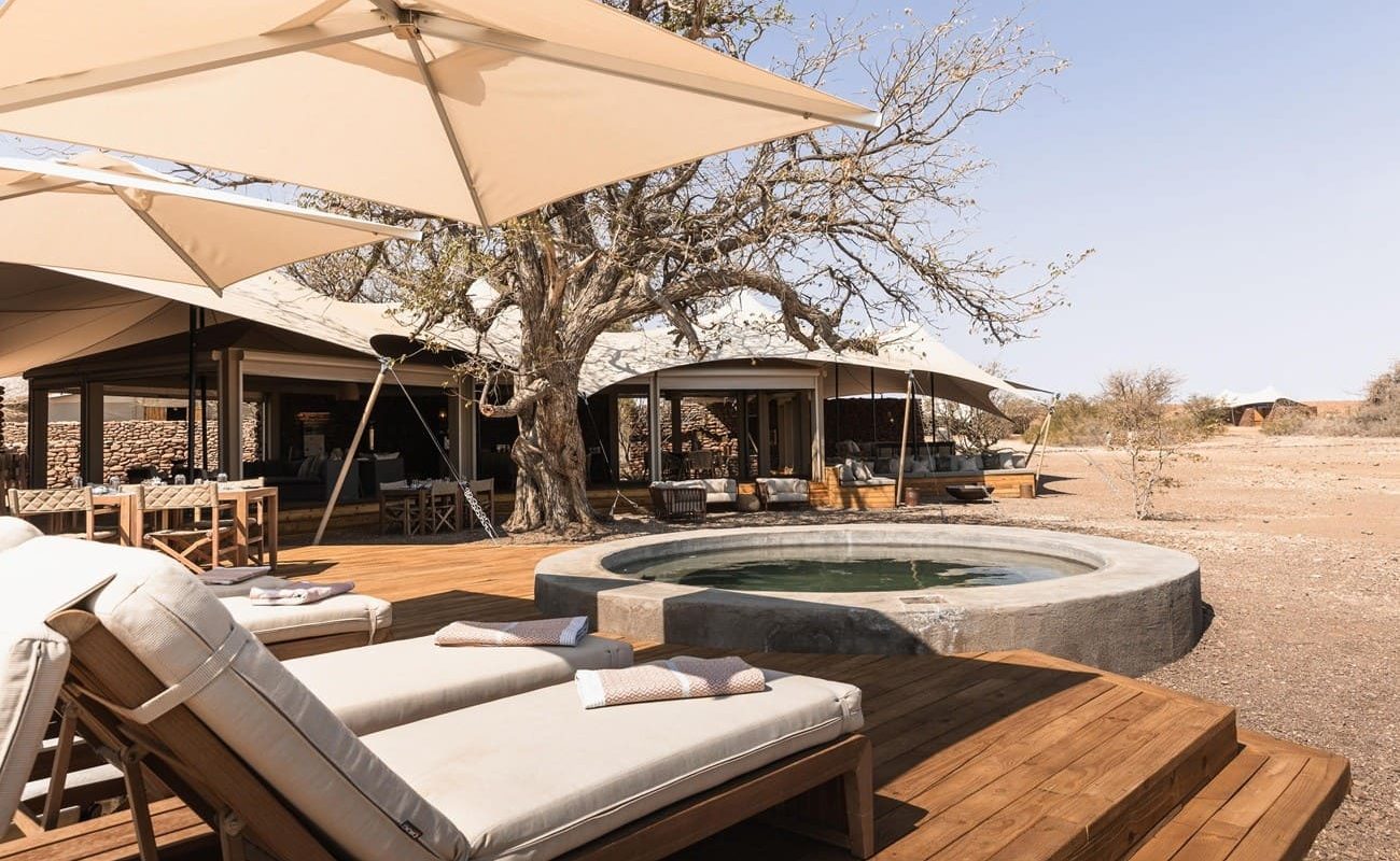 Desert Rhino Camp Suite Sonnendeck Pool Sonnendeck und Pool Desert Rhino Camp