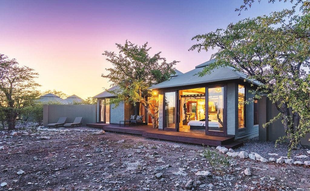 Etosha Oberland Suite außen Blick auf eine Suite der Etosha Oberland Lodge