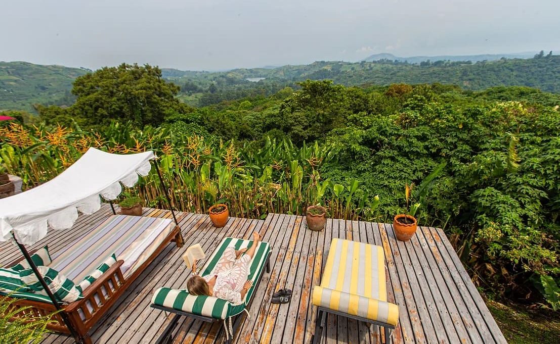 Ndali Lodge Sonnendeck Aussicht Landschaft Ndali Lodge Uganda