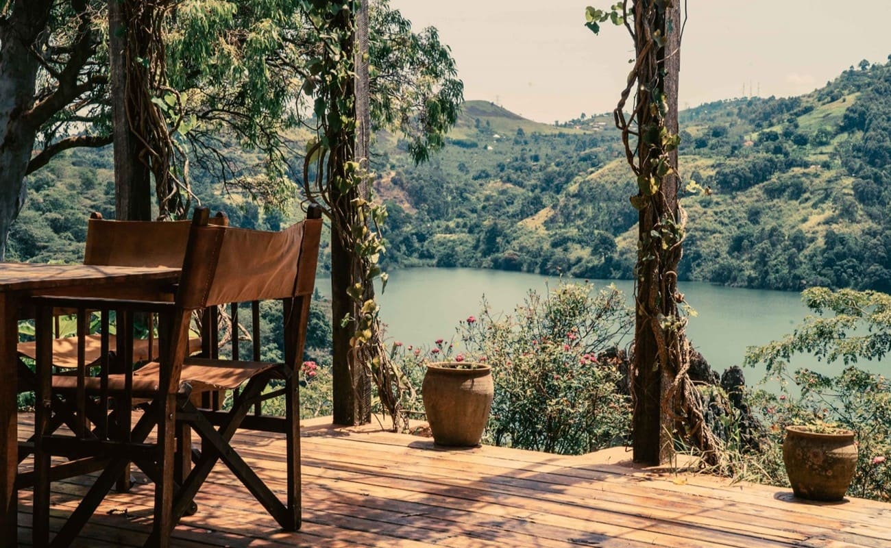 Ndali Lodge Veranda Blick auf die Kraterseen von Ndali