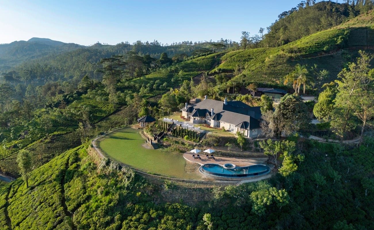 Uga Halloowella Gesamtansicht Uga Halloowella inmitten der Teeplantagen im Hochland von Sri Lanka