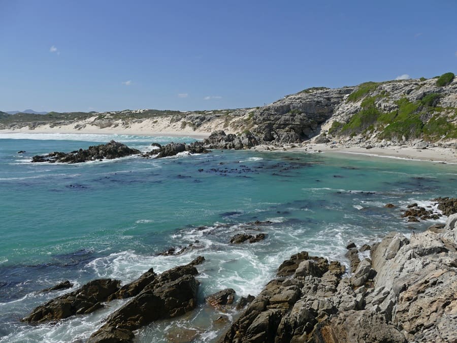 Strand der Walker Bay nahe Hermanus