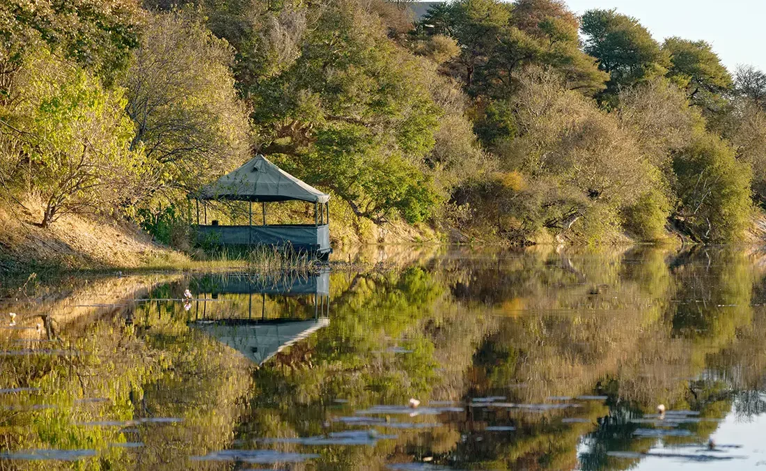 Meno a Kewna Floating Hide Floating Hide Meno a Kwena