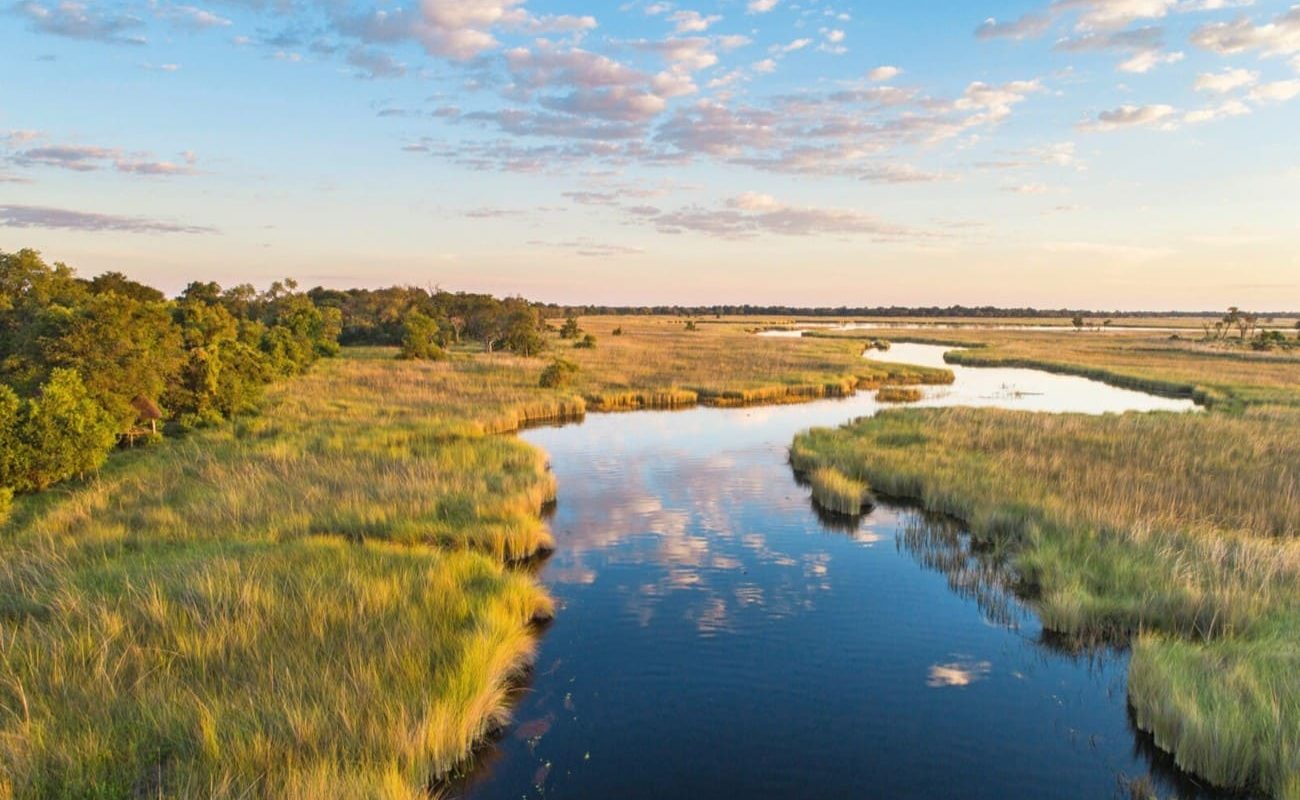 Kanal im Okavango Delta