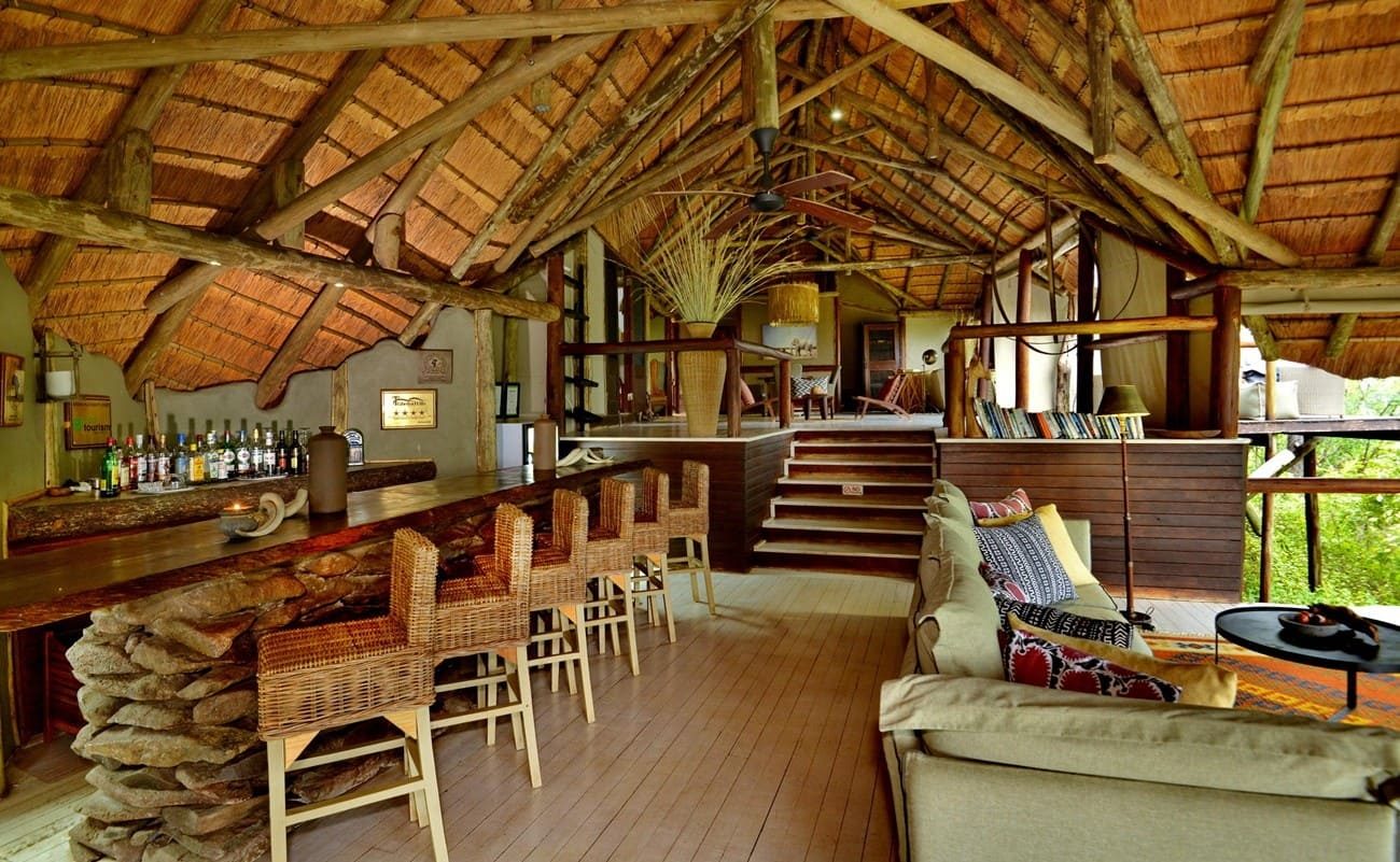 Lounge und Bar der Ghoha Hills Savuti Lodge