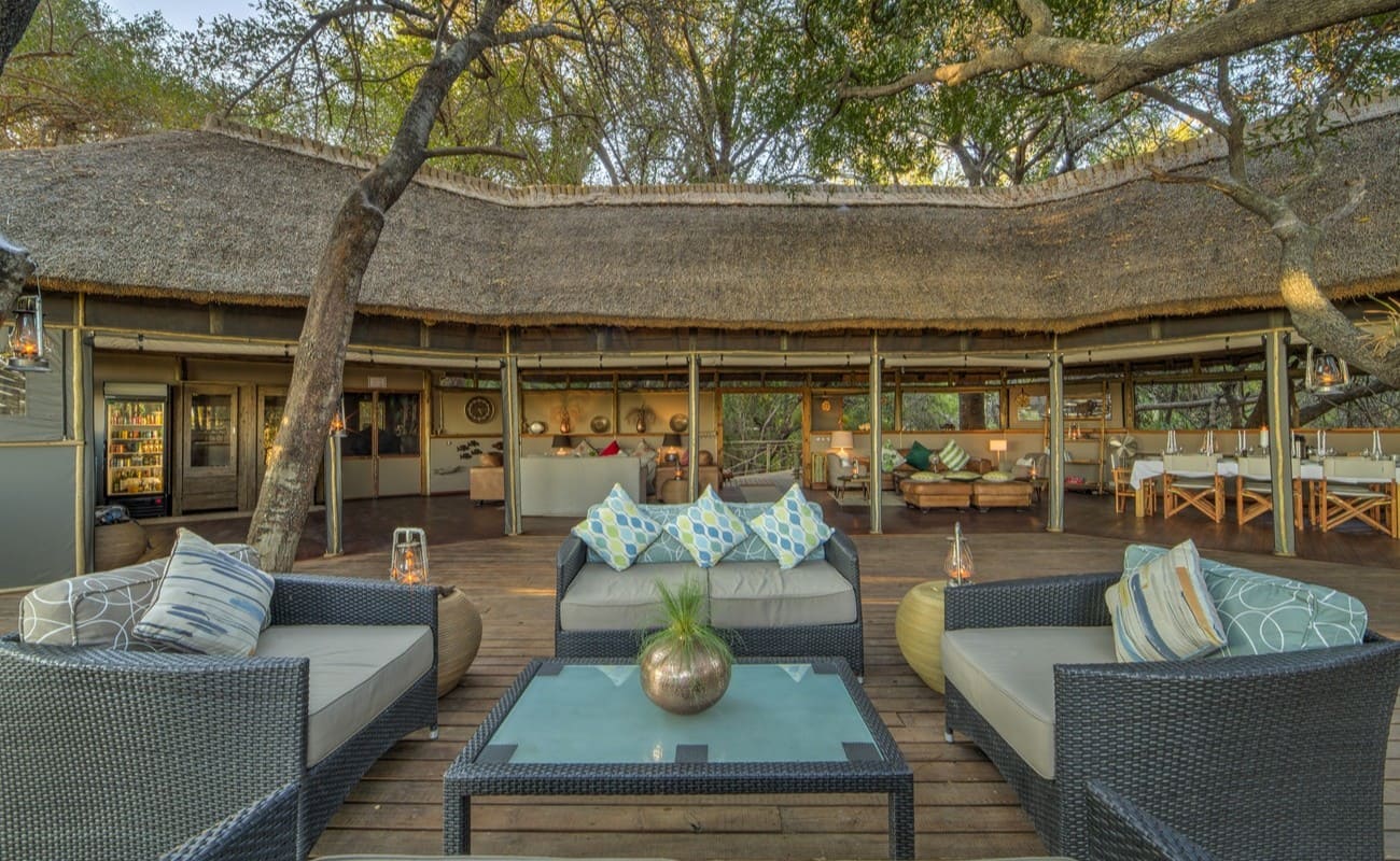 Veranda Haupthaus Setari Camp