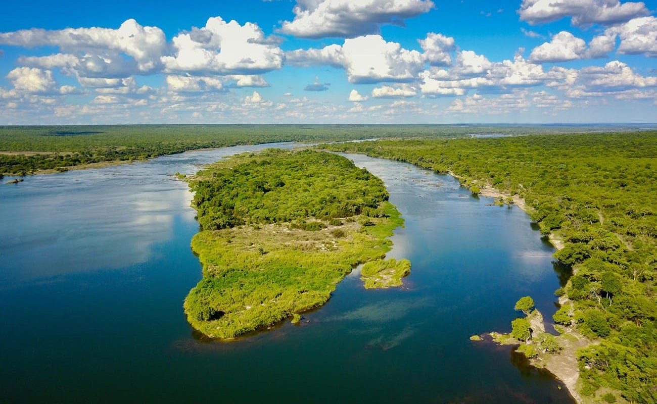 Tsowa Safari Island inmitten des Sambezi River